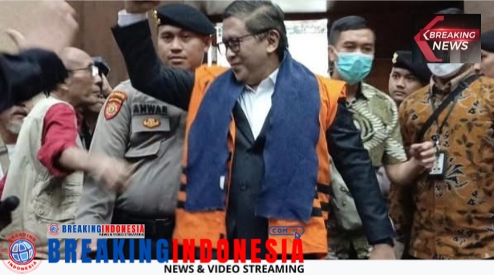 Hasto Tiba di Pengadilan Jelang Sidang, Disambut Teriakan Merdeka Dari Simpatisan