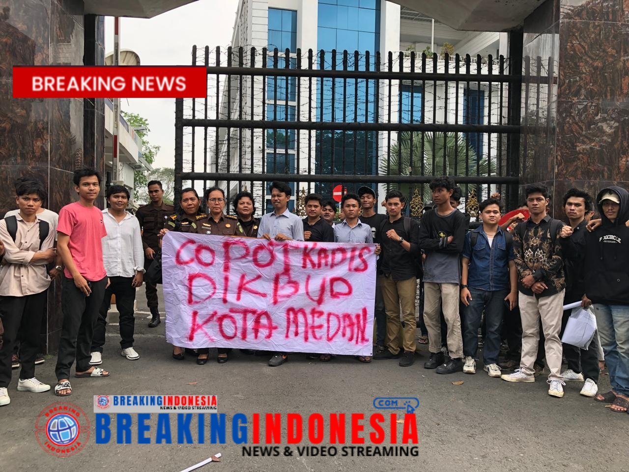 Aksi Unjuk Rasa HIPMASU Berujung Ricuh Minta Poldasu dan Kejatisu Periksa Pemenang Tender Ramadhan fair