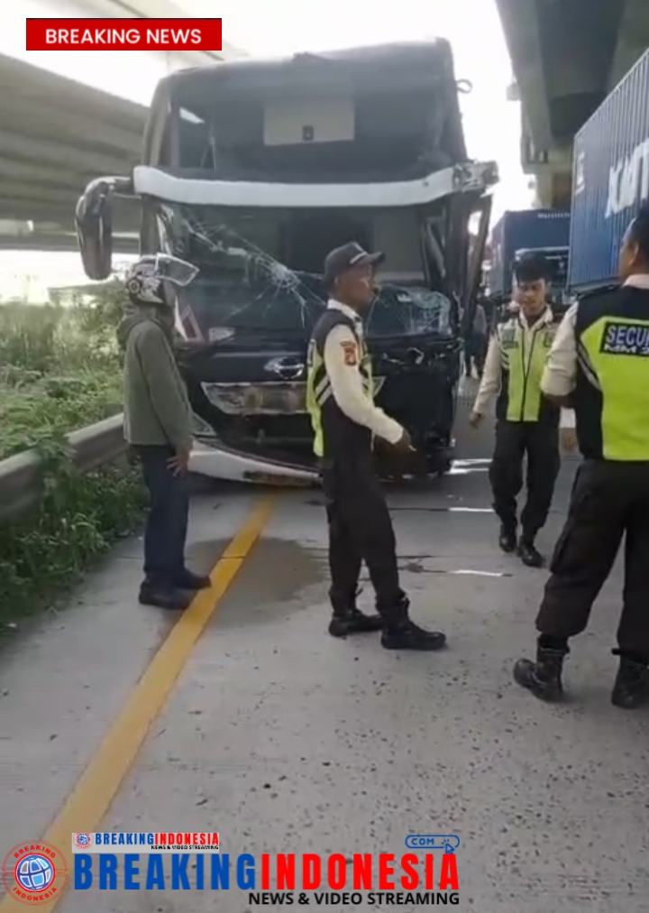 Bus Sinar Jaya Langgeng Utama Diduga Ugal-ugalan, Tabrak Sejumlah Pengendara Motor di Kawasan MM 2100