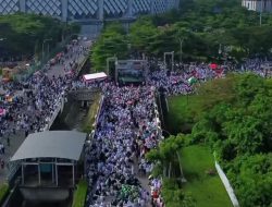 Aksi Bela Palestina Ribuan Umat Muslim Padati Stadion Wibawa Mukti Untuk Bela Palestina