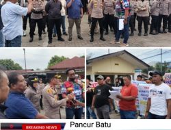 Ratusan Masyarakat Demo ke Polsek Pancur Batu Bawa Spanduk,”Copot Kapolsek dan Kanit Reskrim