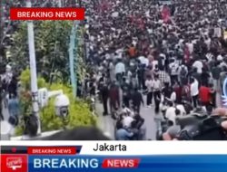 Demonstrasi BEM UI di DPR ,Desak DPR  Penuhi 17+8 Tuntutan Rakyat
