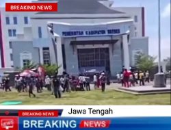 Baru 3 Tahun Diresmikan ,Atap Gedung KPT Brebes Senilai Rp:120 miliar  Roboh
