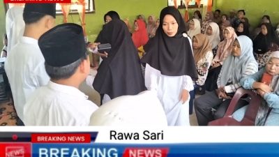 Penerimaan Raport Siswa Madrasah Tsanawiyah kelas 9 Desa Rawa Sari