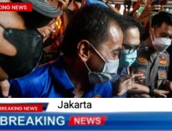 Detik detik Roy Suryo dan Dr Tifa Digiring Petugas ke RS Polri Usai Penangkapan