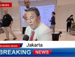Pakai Kursi Roda, Hotman Paris Mengundurkan Diri Sebagai Pengacara Eks Jampidsus Febrie Ardiansyah