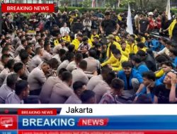 Mahasiswa Sampaikan 8 Tuntutan ke Pemerintah , Sebelumnya Mahasiswa dan Pihak Kepolisian Saling Dorong Dibundaran HI